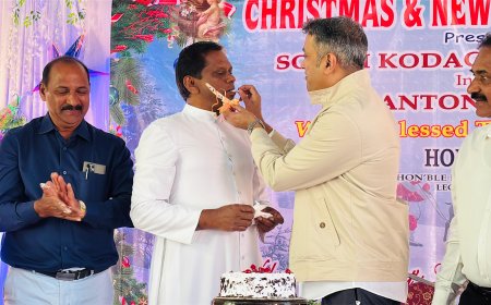 ಅಮ್ಮತ್ತಿಯ ಸಂತ ಅಂತೋಣಿ ಚರ್ಚ್ ಗೆ ಭೇಟಿ ನೀಡಿದ ಶಾಸಕ‌ ಎಎಸ್ ಪೊನ್ನಣ್ಣ:ಕೇಕ್ ಕತ್ತರಿಸಿ ಕ್ರಿಸ್ಮಸ್ ಶುಭಾಶಯ ಕೋರಿದ ಶಾಸಕರು