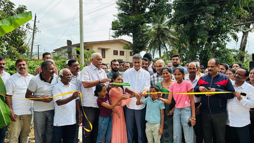 ವಿರಾಜಪೇಟೆ: ಪುರಸಭೆ ವ್ಯಾಪ್ತಿಯ ಗಾಂಧಿನಗರದಲ್ಲಿ 12 ಲಕ್ಷ ವೆಚ್ಚದಲ್ಲಿ ನಿರ್ಮಾಣಗೊಂಡ ನೂತನ ಕಾಂಕ್ರೀಟ್ ರಸ್ತೆ ಉದ್ಘಾಟಿಸಿದ ಶಾಸಕ‌ ಎಎಸ್ ಪೊನ್ನಣ್ಣ