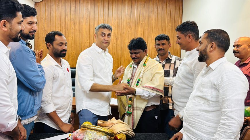 ಕೊಡಗು ಮುಸ್ಲಿಂ ಸ್ಪೋರ್ಟ್ಸ್ ಟ್ರಸ್ಟ್ ಗೌರವಾಧ್ಯಕ್ಷರಾಗಿ ಆಯ್ಕೆಯಾದ ಇಸ್ಮಾಯಿಲ್ ನಾಪೋಕ್ಲು ‌ಅವರನ್ನು ಸನ್ಮಾನಿಸಿದ ಶಾಸಕ ಎಎಸ್ ಪೊನ್ನಣ್ಣ