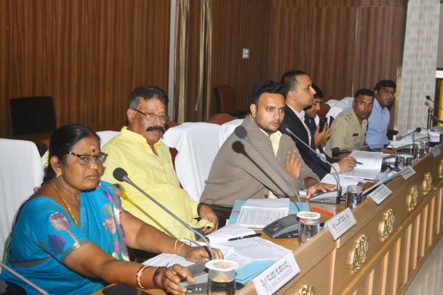 ಜಿಲ್ಲಾ ಅಭಿವೃದ್ಧಿ ಸಮನ್ವಯ ಮತ್ತು ಉಸ್ತುವಾರಿ ಸಮಿತಿ ಸಭೆ:  ಕೇಂದ್ರ ಸರ್ಕಾರದ ಯೋಜನೆ ಸಮರ್ಪಕ ಅನುಷ್ಠಾನಕ್ಕೆ ಒಡೆಯರ್ ಸೂಚನೆ