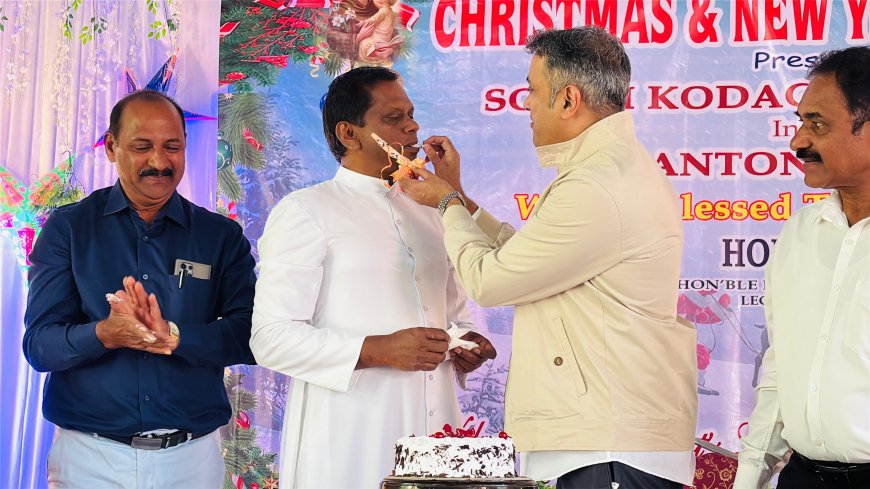 ಅಮ್ಮತ್ತಿಯ ಸಂತ ಅಂತೋಣಿ ಚರ್ಚ್ ಗೆ ಭೇಟಿ ನೀಡಿದ ಶಾಸಕ‌ ಎಎಸ್ ಪೊನ್ನಣ್ಣ:ಕೇಕ್ ಕತ್ತರಿಸಿ ಕ್ರಿಸ್ಮಸ್ ಶುಭಾಶಯ ಕೋರಿದ ಶಾಸಕರು