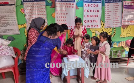 ಕೊಳಕೇರಿ ಅಂಗನವಾಡಿ ಕೇಂದ್ರದಲ್ಲಿ ವರ್ಷಾಚರಣೆ ಸಂಭ್ರಮ