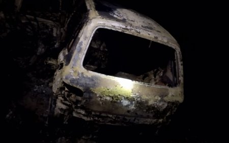 ಪಲ್ಟಿಯಾಗಿ ಹೊತ್ತಿ ಉರಿದ ಕಾರು: ಇಬ್ಬರು ಸಜೀವ ದಹನ