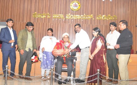 ಭೂ ದಾಖಲೆಗಳ ಇಲಾಖೆಯ ಆಯುಕ್ತರಾಗಿ ವರ್ಗಾವಣೆ ಗೊಂಡಿರುವ ನಿರ್ಗಮಿತ ಜಿಲ್ಲಾಧಿಕಾರಿ ವೆಂಕಟ್ ರಾಜಾ ಅವರಿಗೆ ಜಿಲ್ಲಾಡಳಿತ ವತಿಯಿಂದ  ಬೀಳ್ಕೊಡುಗೆ