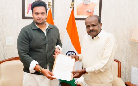 ಮೈಸೂರಿನಲ್ಲಿ ಆಟೋಮೊಬೈಲ್‌, ಎಲೆಕ್ಟ್ರಿಕ್‌ ವಾಹನ ಉತ್ಪಾದನಾ ಕ್ಲಸ್ಟರ್‌ ಸ್ಥಾಪಿಸಿ: ಎಚ್‌ಡಿಕೆಗೆ ಯದುವೀರ್‌ ಮನವಿ;  ಕೇಂದ್ರ ಸಚಿವರನ್ನು ಭೇಟಿ ಮಾಡಿ ಮನವ ಪತ್ರ ನೀಡಿದ ಮೈಸೂರು-ಕೊಡಗು ಸಂಸದರು