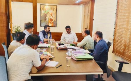 ಜಿಲ್ಲಾಧಿಕಾರಿ, ತಹಶೀಲ್ದಾರ್ ಹಾಗೂ ಕಂದಾಯ ಇಲಾಖಾ ಅಧಿಕಾರಿಗಳೊಂದಿಗೆ ಸಭೆ ನಡೆಸಿದ ಶಾಸಕ ಡಾ.ಮಂತರ್ ಗೌಡ