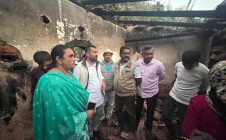 ಕಾಜೂರು; ಮನೆಗೆ ಆಕಸ್ಮಿಕವಾಗಿ ಬೆಂಕಿ ತಗುಲಿ ಮನೆ ಬೆಂಕಿಗಾಹುತಿ;ಸ್ಥಳಕ್ಕೆ ಭೇಟಿ ನೀಡಿ ಪರಿಶೀಲನೆ ನಡೆಸಿದ ಶಾಸಕ ಡಾ.ಮಂತರ್ ಗೌಡ