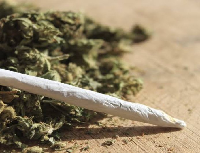 ಸಿದ್ದಾಪುರ:ಗಾಂಜಾ ಸೇವನೆ,ಇಬ್ಬರು ಯುವತಿಯರು ಸೇರಿ ಐವರು ಅರೆಸ್ಟ್