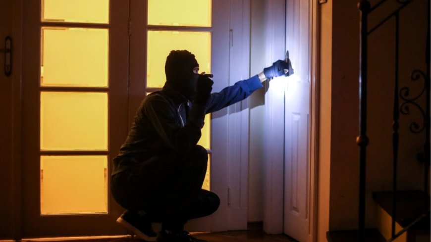 ಉಂಡ ಮನೆಗೇ ದಂಪತಿಯಿಂದ ದ್ರೋಹ:  ಉದ್ಯಮಿ ಮನೆಯಲ್ಲಿ 979 ಗ್ರಾಂ ಚಿನ್ನ ಕಳವು