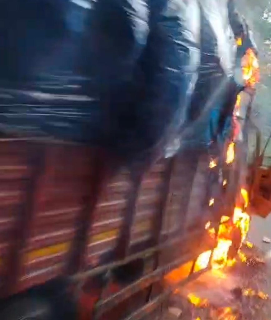 ಮಡಿಕೇರಿ:ರಾಷ್ಟ್ರೀಯ ಹೆದ್ದಾರಿಯಲ್ಲಿ ಲಾರಿ ಬೆಂಕಿಗಾಹುತಿ