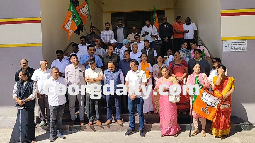 ಹುಬ್ಬಳ್ಳಿಯಲ್ಲಿ ಬಿಜೆಪಿಯ ಮಹಿಳಾ ಕಾರ್ಯಕರ್ತೆಯನ್ನು ವಿವಸ್ತ್ರಗೊಳಿಸಿ ದೌರ್ಜನ್ಯ ಮತ್ತು ಸುಳ್ಯ ಬಿಜೆಪಿಯ ಮಹಿಳಾ ಶಾಸಕರ ಬಗ್ಗೆ ಅವಹೇಳನಕಾರಿ ಪೋಸ್ಟ್ ಮಾಡಿದ ಕಿಡಿಗೇಡಿಗಳನ್ನು ಬಂಧನಕ್ಕೆ ಆಗ್ರಹಿಸಿ ಜಿಲ್ಲಾ ಬಿಜೆಪಿ ವತಿಯಿಂದ ಪ್ರತಿಭಟನೆ