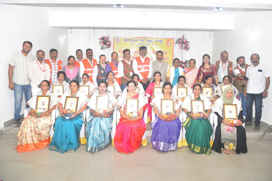 ರೆಡ್ ಕ್ರಾಸ್ ನಿಂದ ಮಡಿಕೇರಿ ತಾಲೂಕಿನ ಅಂಗನವಾಡಿಗಳ ಸಾಧಕಿ ಕಾಯ೯ಕತೆ೯ಯರಿಗೆ ಸನ್ಮಾನ;  ಮಕ್ಕಳ ಬಾಲ್ಯ ರೂಪಿಸುವಲ್ಲಿ ಅಂಗನವಾಡಿ ಕಾಯ೯ಕತೆ೯ಯರ ಶ್ರಮ ಶ್ಲಾಘನೀಯ; ಕಲಾವತಿ