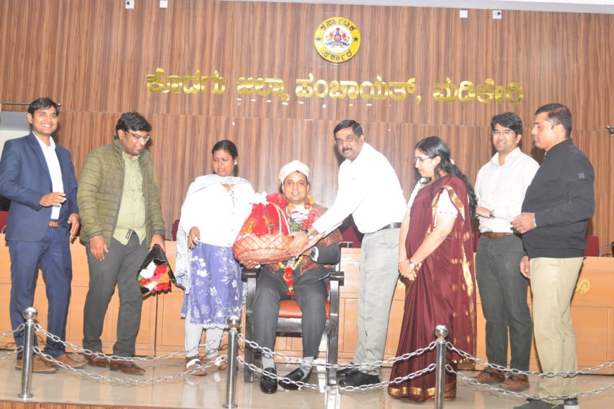 ಭೂ ದಾಖಲೆಗಳ ಇಲಾಖೆಯ ಆಯುಕ್ತರಾಗಿ ವರ್ಗಾವಣೆ ಗೊಂಡಿರುವ ನಿರ್ಗಮಿತ ಜಿಲ್ಲಾಧಿಕಾರಿ ವೆಂಕಟ್ ರಾಜಾ ಅವರಿಗೆ ಜಿಲ್ಲಾಡಳಿತ ವತಿಯಿಂದ  ಬೀಳ್ಕೊಡುಗೆ