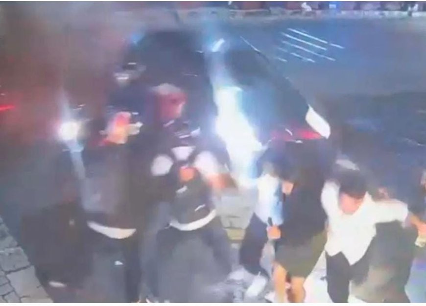 ಕುಡಿದ ಮತ್ತಿನಲ್ಲಿ ಡ್ರೈವಿಂಗ್; ಡಿವೈಡರ್‌ ಹಾರಿ ಹೋಟೆಲ್ ಗೆ ಡಿಕ್ಕಿ ಹೊಡೆದ ಕಾರು, 8 ಮಂದಿ ಕೂದಲೆಳೆಯ ಅಂತರದಲ್ಲಿ ಪಾರು