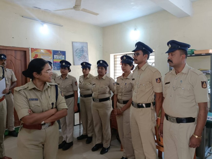 ಮಡಿಕೇರಿ: ಸೈಬರ್ ಕ್ರೈಂ ಠಾಣೆಗೆ ಭೇಟಿ‌ ನೀಡಿದ ಎಸ್‌ಪಿ ಬಿಂದುಮಣಿ