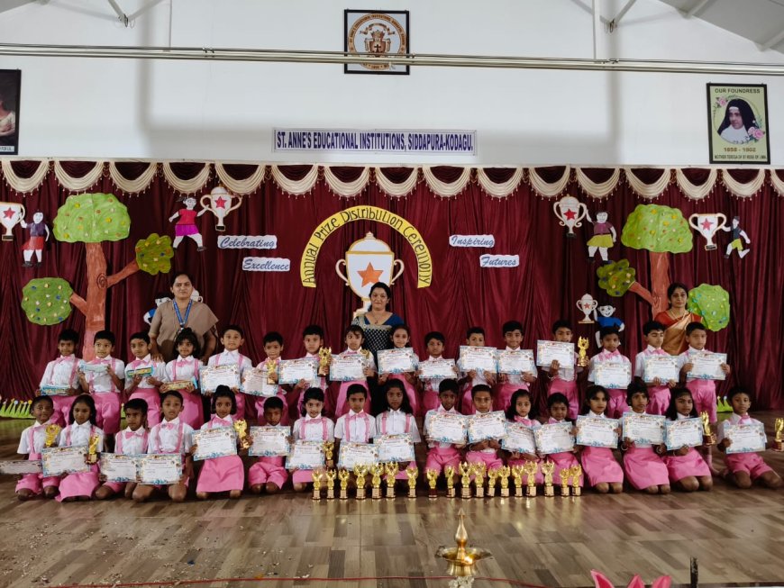 ಸಿದ್ದಾಪುರ :ಸಂತ ಅನ್ನಮ್ಮ ಶಾಲೆಯಲ್ಲಿ  ವಾರ್ಷಿಕ ಬಹುಮಾನ ವಿತರಣಾ ಸಮಾರಂಭ