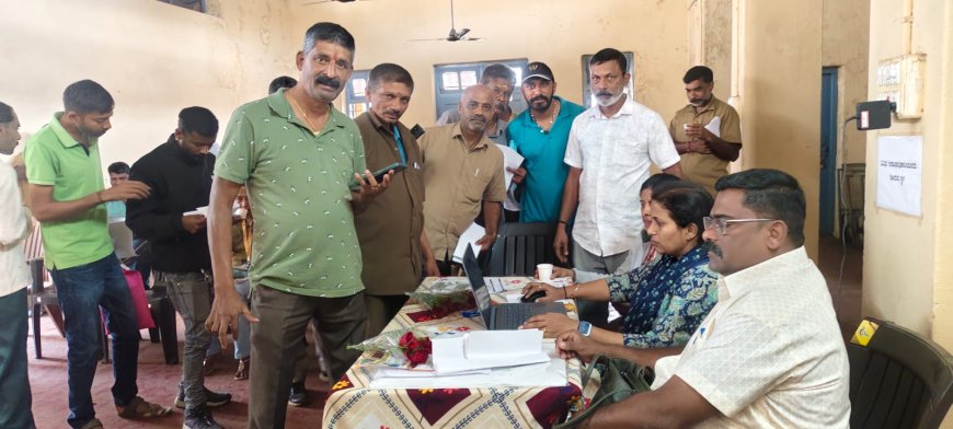 ಗೋಣಿಕೊಪ್ಪ; ಪ್ರಗತಿ ಆಟೋ ಚಾಲಕರ ಮತ್ತು ಮಾಲೀಕರ ಸಂಘ ವತಿಯಿಂದ ಕಾರ್ಮಿಕ ಇಲಾಖೆ ಸಹಯೋಗದಲ್ಲಿ ಆಟೋ ಚಾಲಕರಿಗೆ ಕಾರ್ಮಿಕ ಕಾರ್ಡ್ ವಿತರಣೆ