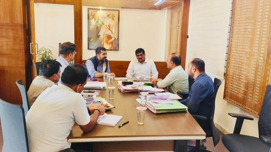 ಜಿಲ್ಲಾಧಿಕಾರಿ, ತಹಶೀಲ್ದಾರ್ ಹಾಗೂ ಕಂದಾಯ ಇಲಾಖಾ ಅಧಿಕಾರಿಗಳೊಂದಿಗೆ ಸಭೆ ನಡೆಸಿದ ಶಾಸಕ ಡಾ.ಮಂತರ್ ಗೌಡ