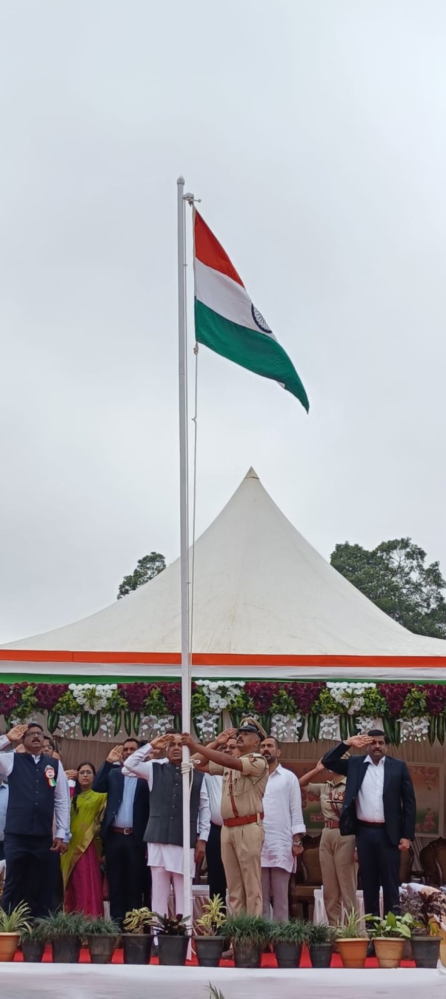 ಜಿಲ್ಲಾಡಳಿತದಿಂದ‌ ಗಣರಾಜ್ಯೋತ್ಸವ ದಿನಾಚರಣೆ; ಧ್ವಜಾರೋಹಣ ನೆರವೇರಿಸಿದ ಉಸ್ತುವಾರಿ ಸಚಿವ ಎನ್ಎಸ್ ಭೋಸರಾಜು