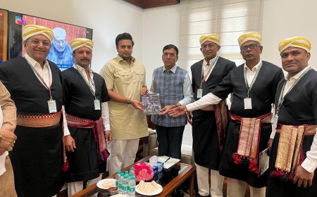 ನವದೆಹಲಿಯಲ್ಲಿ ಮಾನ್ಸೂಕ್ ಮಾಂಡವೀಯ  ಆಹ್ವಾನಿಸಿದ ಚೇನಂಡ ಕೊಡವ ಕೌಟುಂಬಿಕ ಹಾಕಿ ಪಂದ್ಯಾವಳಿ ನಿಯೋಗ;  ಚೇನಂಡ ಕೊಡವ ಕೌಟುಂಬಿಕ ಹಾಕಿ - ಮೇ 2 ರಂದು ನಾಪೋಕ್ಲುವಿಗೆ ಕೇಂದ್ರ ಕ್ರೀಡಾ ಸಚಿವ  ಡಾ. ಮಾನ್ಸೂಕ್ ಮಾಂಡವೀಯ