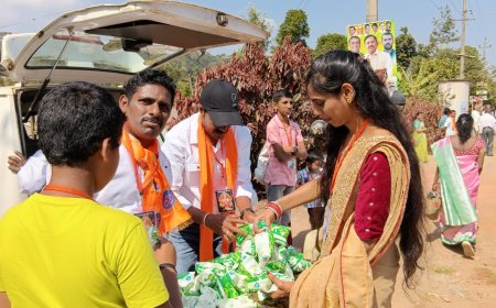 ಗುಂಡಿಬೈಲಿನಲ್ಲಿ ಶಿವರಾತ್ರಿ ಹಬ್ಬದ ಮಹೋತ್ಸವದ ಮೆರವಣಿಗೆಯಲ್ಲಿ ಭಕ್ತರಿಗೆ ತಂಪು ಪಾನೀಯ ವಿತರಿಸಿದ ಜಾನ್ಸನ್ ಪಿಂಟೋ