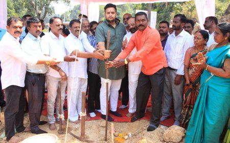 ರಾಷ್ಟ್ರೀಯ ಹೆದ್ದಾರಿಯಲ್ಲಿ ರಕ್ಷಣಾ ತಡೆಗೋಡೆ ನಿರ್ಮಾಣದ ಕಾಮಗಾರಿಗೆ  ಸಂಸದರಾದ ಯದುವೀರ್ ಕೃಷ್ಣದತ್ತ ಚಾಮರಾಜ ಒಡೆಯರ್ ಅವರಿಂದ ಭೂಮಿಪೂಜೆ