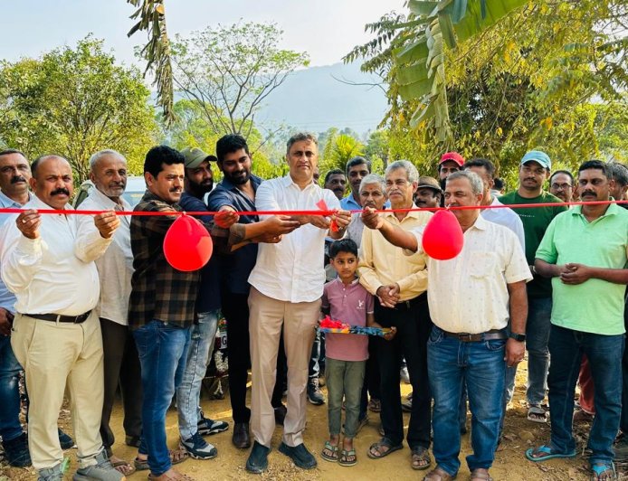 ಪರಕಟಗೇರಿಯಲ್ಲಿ ನೂತನ ರಸ್ತೆ ಉದ್ಘಾಟಿಸಿದ ಶಾಸಕ ಎಎಸ್ ಪೊನ್ನಣ್ಣ
