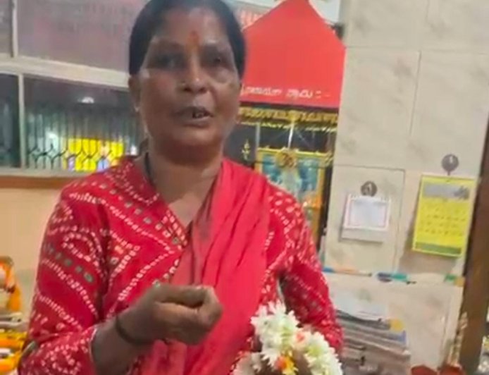 ಪೊನ್ನಂಪೇಟೆ;ಒಂದು ವರ್ಷದ ಹಿಂದೆ ಕಳೆದು ಹೋದ ಚಿನ್ನವನ್ನು ಭದ್ರವಾಗಿ ತೆಗೆದಿರಿಸಿಕೊಂಡು, ಚಿನ್ನ ಕಳೆದುಕೊಂಡ ಮಹಿಳೆಗೆ ವಾಪಸ್ ನೀಡಿದ ಬಸವೇಶ್ವರ ದೇಗುಲದ ಅರ್ಚಕ