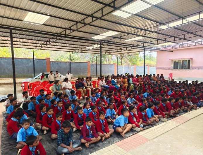 ಬಸವನಹಳ್ಳಿ ಹಾಡಿ ನಿವಾಸಿಗಳಿಗೆ  ವಾಲ್ಮೀಕಿ ಆಶ್ರಮ ಶಾಲೆಯ ವಿದ್ಯಾರ್ಥಿಗಳಿಗೆ ಕಾನೂನು‌ ಅರಿವು ಕಾರ್ಯಕ್ರಮ