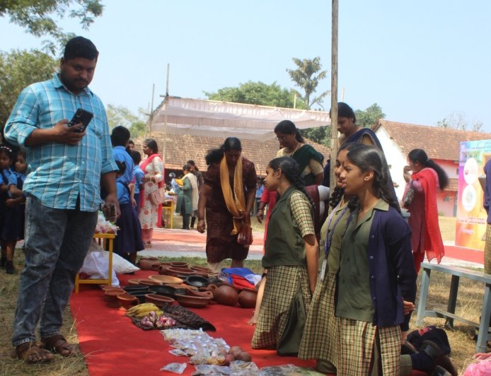 ಮಡಿಕೇರಿ ಜೂನಿಯರ್ ಕಾಲೇಜು ಆವರಣದಲ್ಲಿ ಮಕ್ಕಳ ಸಂತೆ