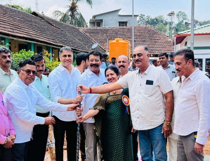 ಕುಟ್ಟದಲ್ಲಿ 1ಕೋಟಿ 56 ಲಕ್ಷ ವೆಚ್ಚದ‌ ಪರಿಶಿಷ್ಟ ಪಂಗಡ ಮೆಟ್ರಿಕ್ ಪೂರ್ವ ಬಾಲಕಿಯರ ವಿದ್ಯಾರ್ಥಿ ನಿಲಯದ ನೂತನ ಕಟ್ಟಡ ‌ಕಾಮಗಾರಿಗೆ ಚಾಲನೆ ನೀಡಿದ ಶಾಸಕ‌ ಎಎಸ್ ಪೊನ್ನಣ್ಣ