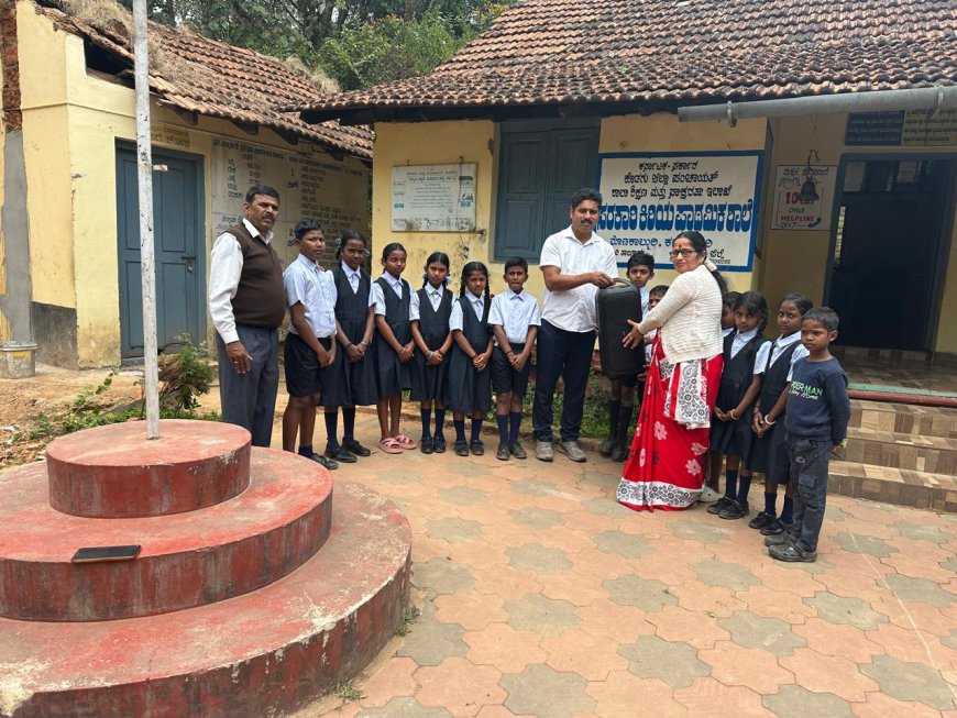 ಶಾಲೆಗೆ ಸ್ಪೀಕರ್ ಹಾಗೂ ವಿದ್ಯಾರ್ಥಿಗಳಿಗೆ ಉಚಿತವಾಗಿ ಸಮವಸ್ತ್ರ ನೀಡಿದ ಗ್ರಾಮ ಪಂಚಾಯತ್ ಸದಸ್ಯ ಜಾನ್ಸನ್ ಪಿಂಟೋ