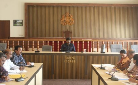 ಆದಿವಾಸಿಗಳ ವಿವಿಧ ಬೇಡಿಕೆ ಆಲಿಸಿದ ಜಿಲ್ಲಾಧಿಕಾರಿ