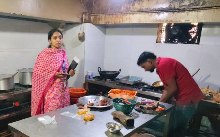 ಅಡಿಗೆ ಅನಿಲ ವ್ಯತ್ಯಯ: ಸೋಮವಾರಪೇಟೆ ಪಟ್ಟಣದ ಹೋಟೆಲ್ ಹಾಗೂ ಬೇಕರಿಗಳಲ್ಲಿ ಆಹಾರ ನಿರೀಕ್ಷಕರಿಂದ ಪರಿಶೀಲನೆ