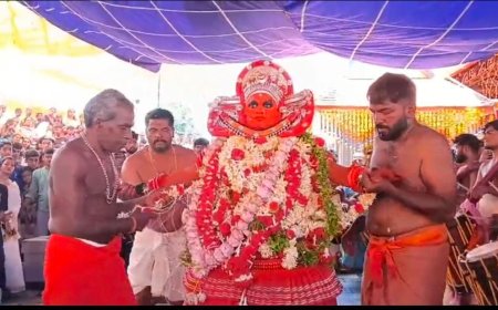 ವಿರಾಜಪೇಟೆ: ಶ್ರೀ ಮುತ್ತಪ್ಪ ದೇವಾಸ್ಥಾನದ ವಾರ್ಷಿಕ ಮಹೋತ್ಸವದ ಅಂಗವಾಗಿ ನಡೆದ ವಿವಿಧ ತೆರೆ ಮಹೋತ್ಸವ