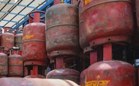 ಸಿಗದ ಸಿಲಿಂಡರ್​​, ಹೊಟೇಲ್​ ಮುಚ್ಚಿ ಸಾಲದ ಸುಳಿಗೆ ಸಿಲುಕಿದ್ದ ಹೋಟೆಲ್ ಮಾಲೀಕ ಆತ್ಮಹತ್ಯೆ