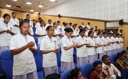 ಕೊಡಗು ವೈದ್ಯಕೀಯ ವಿಜ್ಞಾನಗಳ ಸಂಸ್ಥೆಯ ಸರ್ಕಾರಿ ಶುಶ್ರೂಷಾ ಕಾಲೇಜು ಮಡಿಕೇರಿಯಲ್ಲಿ  ನರ್ಸಿಂಗ್ ವಿದ್ಯಾರ್ಥಿಗಳ ದೀಪ ಬೆಳಗುವಿಕೆ ಮತ್ತು ಪ್ರತಿಜ್ಞಾ ವಿಧಿ ಕಾರ್ಯಕ್ರಮ