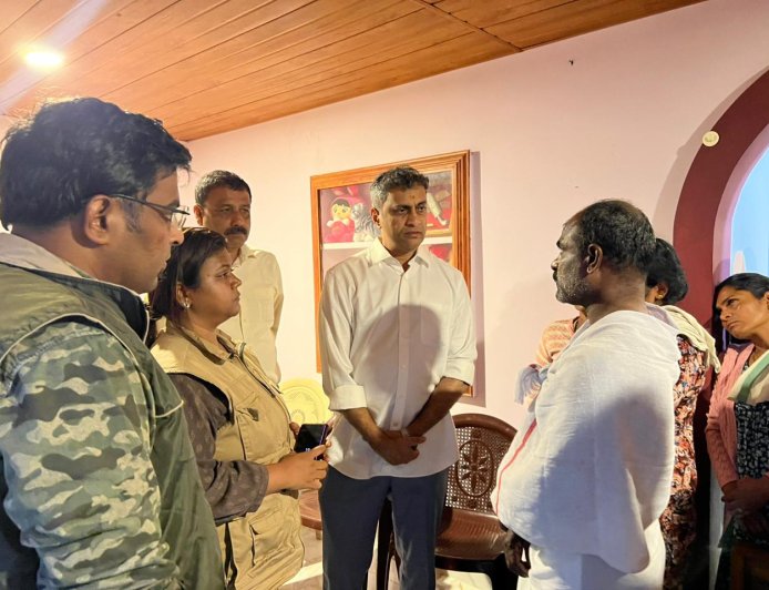 ಬೆಟ್ಟತ್ತೂರಿನಲ್ಲಿ ಕಾಡಾನೆ ದಾಳಿಗೆ  ವಿದ್ಯಾರ್ಥಿನಿ ಬಲಿ; ಕುಟುಂಬದವರಿಗೆ ಸಾಂತ್ವನ ಹೇಳಿದ ಶಾಸಕ ಎಎಸ್ ಪೊನ್ನಣ್ಣ