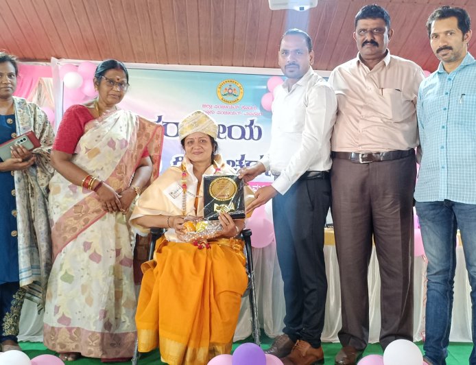 ಮಹಿಳೆಯರಿಗೆ ಆರ್ಥಿಕ ಸ್ವಾತಂತ್ರ್ಯವೊಂದೇ ಸಾಲದು, ಅದರೊಂದಿಗೆ ಆರ್ಥಿಕ ಜ್ಞಾನ, ನಿರ್ಧಾರ ತೆಗೆದುಕೊಳ್ಳುವ ಸಾಮರ್ಥ್ಯ, ಆತ್ಮವಿಶ್ವಾಸ ಮತ್ತು ಸಾಮಾಜಿಕ ಬೆಂಬಲ ಅತ್ಯಗತ್ಯ;  ಖ್ಯಾತ ಕವಯತ್ರಿ ಸ್ಮಿತಾ ಅಮೃತಾರಾಜ್