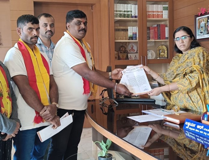 ವಲಸೆ ಕಾರ್ಮಿಕರಿಂದ ಹೆಚ್ಚುತ್ತಿರುವ ದೌರ್ಜನ್ಯ; ಅಪರ ಜಿಲ್ಲಾಧಿಕಾರಿಗಳಿಗೆ ಮನವಿ ಸಲ್ಲಿಸಿದ ಕೊಡಗು ಹಿತರಕ್ಷಣಾ ವೇದಿಕೆ