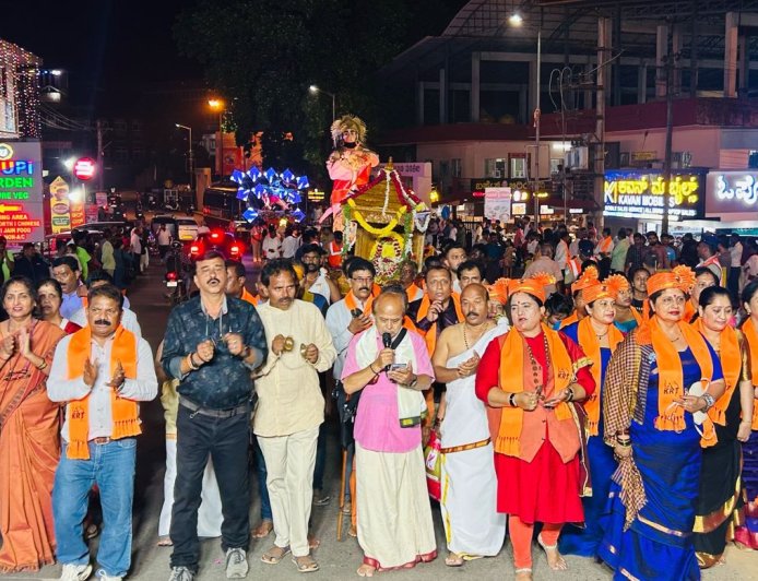 ಮಡಿಕೇರಿ: ಶ್ರೀ ಕೋದಂಡ ರಾಮೋತ್ಸವ ಸಮಿತಿ ವತಿಯಿಂದ ನಗರದಲ್ಲಿ ಭವ್ಯ ಮೆರವಣಿಗೆ
