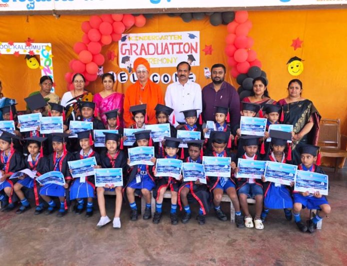 ಕೊಡ್ಲಿಪೇಟೆ; ಪುಟಾಣಿಗಳ ಗ್ರಾಜುಯೇಷನ್ ಸಮಾರಂಭ