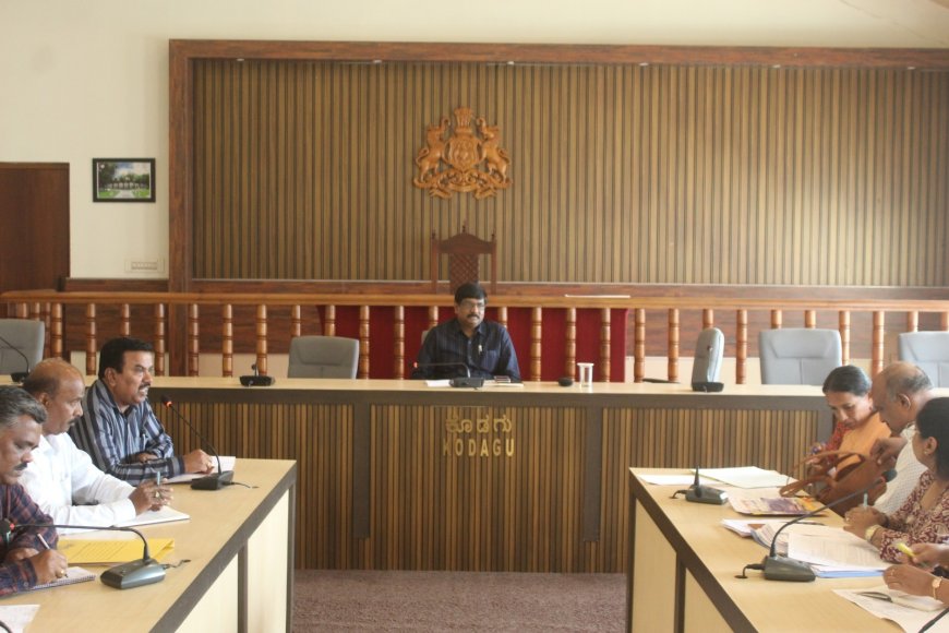 ಆದಿವಾಸಿಗಳ ವಿವಿಧ ಬೇಡಿಕೆ ಆಲಿಸಿದ ಜಿಲ್ಲಾಧಿಕಾರಿ