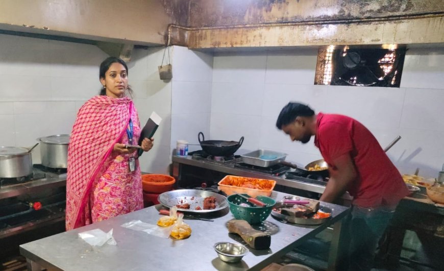 ಅಡಿಗೆ ಅನಿಲ ವ್ಯತ್ಯಯ: ಸೋಮವಾರಪೇಟೆ ಪಟ್ಟಣದ ಹೋಟೆಲ್ ಹಾಗೂ ಬೇಕರಿಗಳಲ್ಲಿ ಆಹಾರ ನಿರೀಕ್ಷಕರಿಂದ ಪರಿಶೀಲನೆ