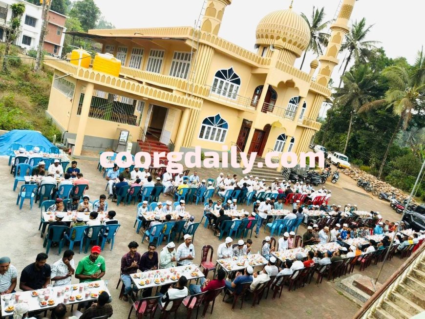 ಕೊಳಕೇರಿಯಲ್ಲಿ ಕೆಎಲ್‌ಕೆ ಟೌನ್ ಬ್ರದರ್ಸ್ ವತಿಯಿಂದ  ಗ್ರ್ಯಾಂಡ್  ಇಫ್ತಾರ್ ಕೂಟ