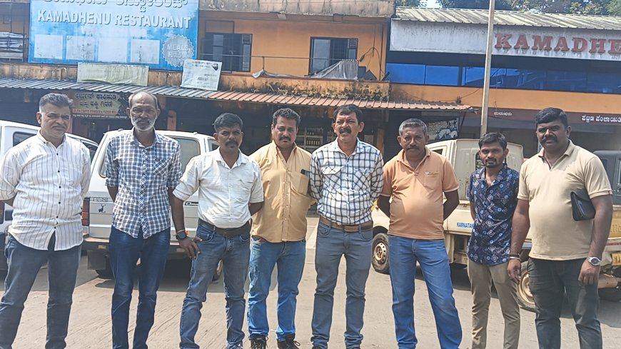 ವಿರಾಜಪೇಟೆ: ಖಾಸಗಿ ಬಸ್ಸು ನಿಲ್ದಾಣದಲ್ಲಿ ಖಾಸಗಿ ವಾಹನಗಳನ್ನು ನಿಲುಗಡೆ ಮಾಡುತ್ತಿರುವುದರಿಂದ ಖಾಸಗಿ ಬಸ್ಸುಗಳಿಗೆ ಸಮಸ್ಯೆ