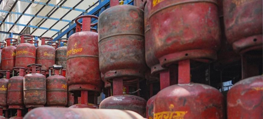 ಸಿಗದ ಸಿಲಿಂಡರ್​​, ಹೊಟೇಲ್​ ಮುಚ್ಚಿ ಸಾಲದ ಸುಳಿಗೆ ಸಿಲುಕಿದ್ದ ಹೋಟೆಲ್ ಮಾಲೀಕ ಆತ್ಮಹತ್ಯೆ