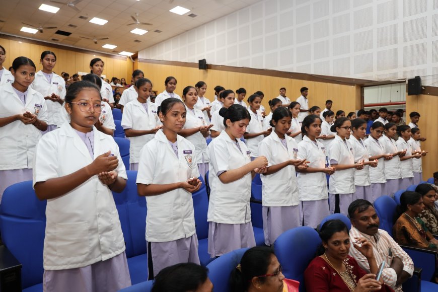 ಕೊಡಗು ವೈದ್ಯಕೀಯ ವಿಜ್ಞಾನಗಳ ಸಂಸ್ಥೆಯ ಸರ್ಕಾರಿ ಶುಶ್ರೂಷಾ ಕಾಲೇಜು ಮಡಿಕೇರಿಯಲ್ಲಿ  ನರ್ಸಿಂಗ್ ವಿದ್ಯಾರ್ಥಿಗಳ ದೀಪ ಬೆಳಗುವಿಕೆ ಮತ್ತು ಪ್ರತಿಜ್ಞಾ ವಿಧಿ ಕಾರ್ಯಕ್ರಮ