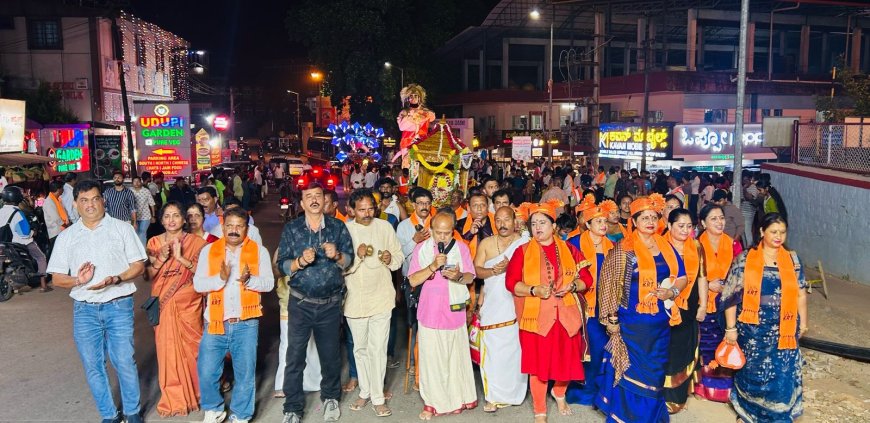 ಮಡಿಕೇರಿ: ಶ್ರೀ ಕೋದಂಡ ರಾಮೋತ್ಸವ ಸಮಿತಿ ವತಿಯಿಂದ ನಗರದಲ್ಲಿ ಭವ್ಯ ಮೆರವಣಿಗೆ