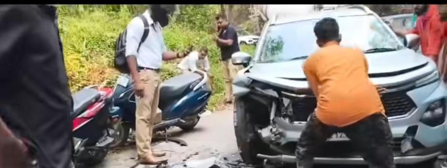 ಮೇಕೇರಿ:ಎರಡು ‌ಕಾರು ಮತ್ತು ಸ್ಕೂಟಿ ನಡುವೆ ಅಪಘಾತ